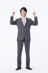 指差しをするビジネスマン