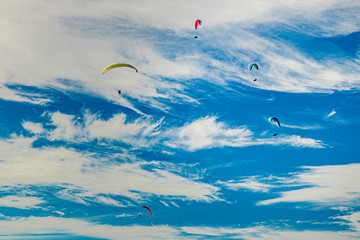 Parapentistas desde Orio-Donostia