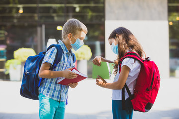 The kids back to school and receive new textbooks
