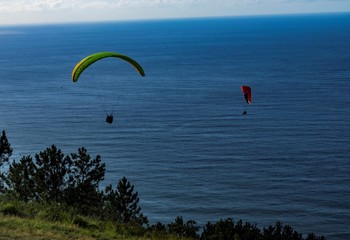 Parapentistas desde Orio-Donostia