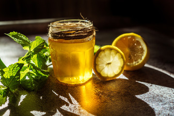 honey with lemon and mint for health as prevention of colds 2