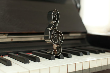 music clef on piano keyboard