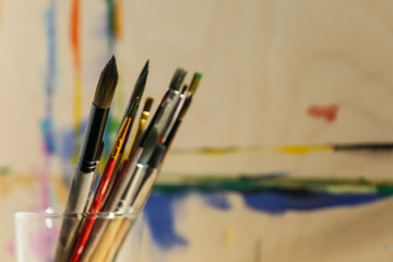 Obraz premium brushes on the background of the easel
