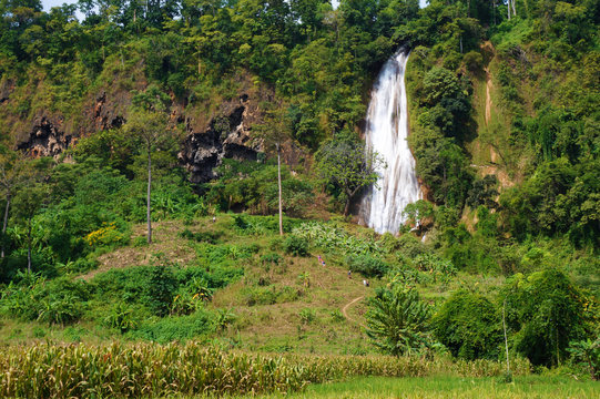 Wanderung zum Nant-Ton Wasserfall - Hsipaw Myanmar
nant-ton, nan ton, hsipaw, wasserfall, romantisch, myanmar, burma, sehenswürdigkeit, provinz, fremdenverkehr, orientierungspunkt, treffpunkt, dschung