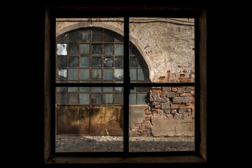 finestra in ev complesso industriale (Biella, Italia)
