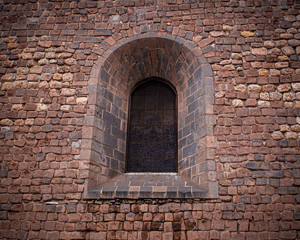 Fototapeta na wymiar colonial window in a brick wall