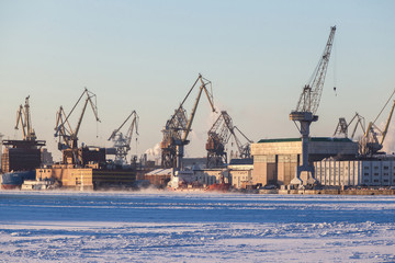 Obraz premium Large industrial cranes of the admiralty shipyards in saint petersburg in winter