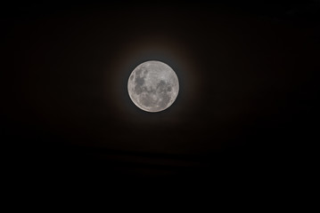 Lua com halo