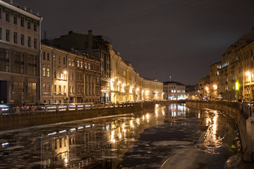 Fototapeta na wymiar Moika river night cityscape in time of ice drift
