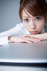 考え事するＯＬ