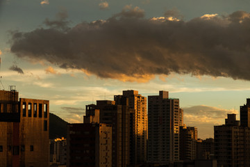 Fototapeta premium cidade ao final da tarde