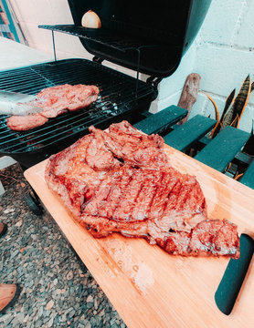 Fotograf&iacute;a de churrasco preparado para cocinar a las brasas a la parilla