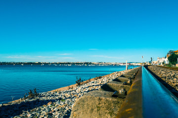 Obraz premium Railroad of Faro next to the sea