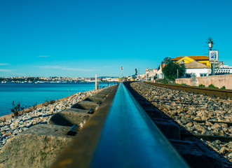 Obraz premium Railroad of Faro next to the sea