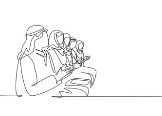 Obraz premium Single continuous line drawing of young male and female muslim workers clapping hands after heard a presentation. Arab middle east cloth hijab, thawb, robe. One line draw design vector illustration