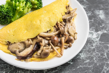 秋の味覚　きのこオムレツ