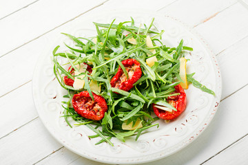 Green salad with sun dried tomato