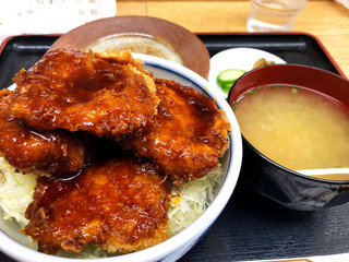 中禅寺湖で有名な定食屋のソースかつ丼