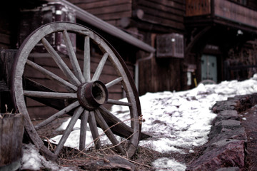 Plakat old wooden cart in winter