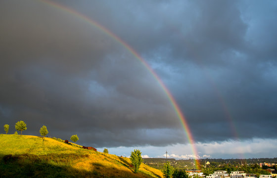 Regenbogen über dem Kaiserberg am Phoenixsee (quer)