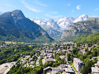 Courmayeur vista dal Drone - Val d'Aosta - Italia - obrazy, fototapety, plakaty