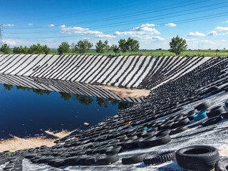 Neumáticos reciclados en la planta de Residuos Sólidos Urbanos en Torija