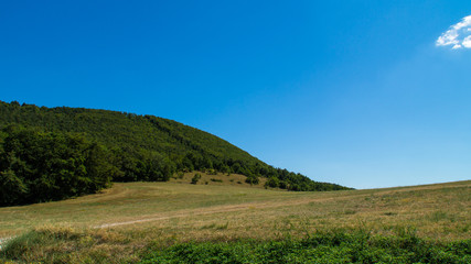 Panorama lungo il sentiero 141A a Serra San Quirico nelle Marche