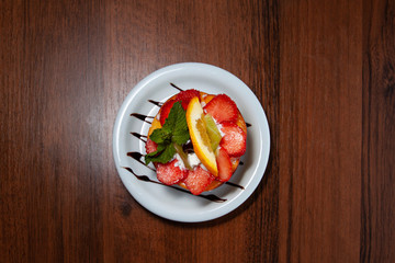 Fruit basket with cream3