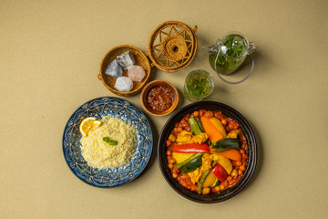 北アフリカ料理 クスクス  Boiled chickpeas with couscous 