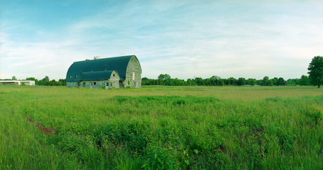 Obraz premium GOTHIC ARCH ROOFED BARN, REMINGTON VA