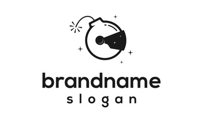 Astronaut boom logo design vector © NicBrand
