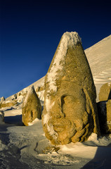 Heracles y Apolo.Tumulo funerario del rey Antioco I.Terraza Occidental.Monte Nemrut(2150m.).Nemrut...