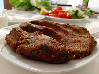 delicious urfa cigkofte on the plate