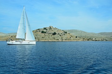 Fototapeta premium Croatia-view of the sailboat and Kornati islands in Kornati National Park