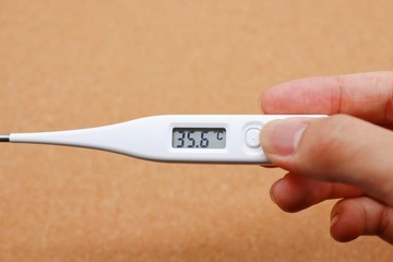 体温計　35.6℃　低体温