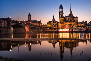 Fototapeta na wymiar Beautiful twilight city landscape reflect water in Potsdam Germany