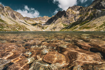 Mountains with a large lake in between them on a sunny day.