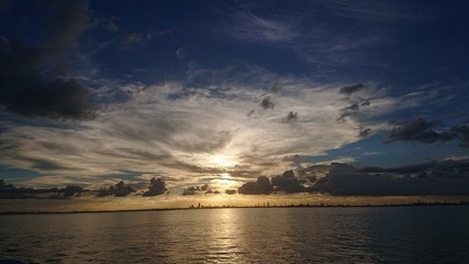 Fototapeta premium 船上からの夕焼け風景