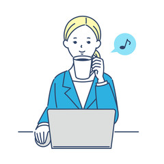 パソコンで副業・お小遣い稼ぎをする女性