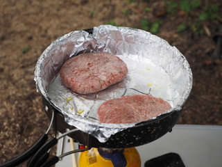 登山で焼くハンバーグ