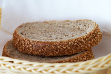sliced bread in a wicker plate close up