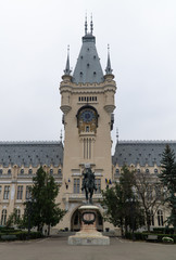 Fototapeta na wymiar Statue of Stefan the Great in front of the Palace of Culture in Iasi, Romania