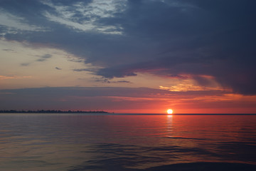 Obraz premium Amazing sunset on the ocean.
