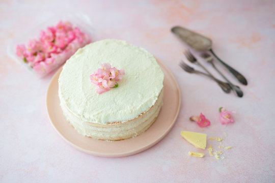 Vegane Torte mit wei&szlig;em Schokolademousse (Naked Cake)