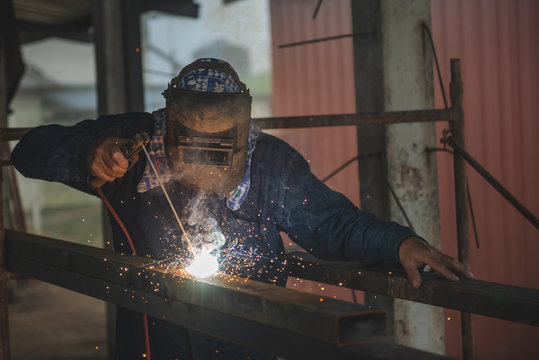 El Oro / Ecuador - 2017 : A welder at his job, welding metal bars together