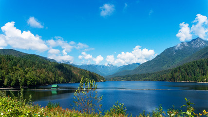 Obraz premium Stunning panoramic view of mountains, forests and water at start of Capilano Pacific Trail in BC - a relatively easy 8km walk to coffee in a shopping centre
