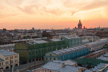 Naklejka premium Sunset cityscape of saint petersburg with view of Saint Isaac's cathedral