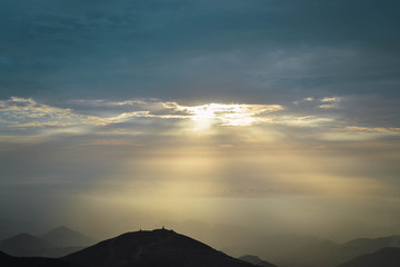 Sunet en las montañas limeñas.