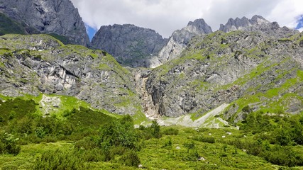 Fototapeta premium Wanderung durch die Hochalpen, Gebirgswanderung, Alpen, Gebirge