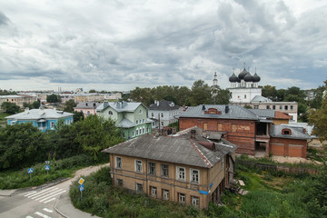 Fototapeta na wymiar Small russian townscape with small vintage cottages. Vologda